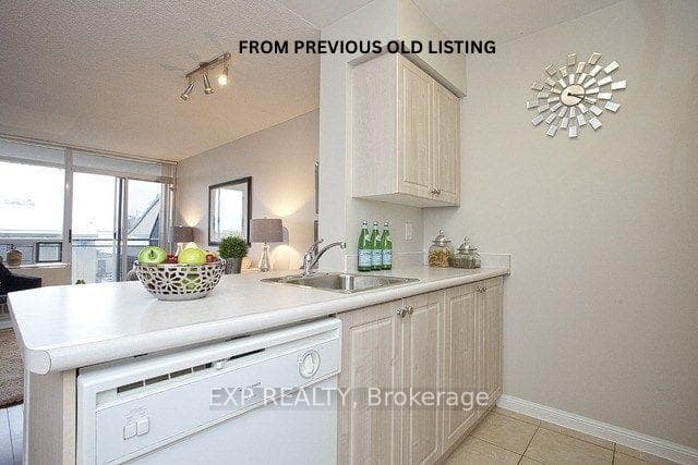 153 Beecroft Road Unit 706 photo 9