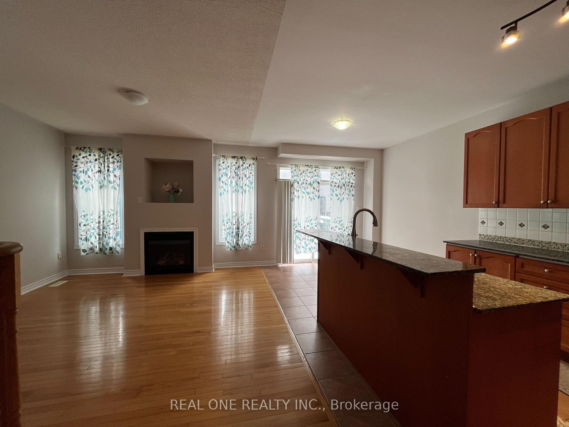 65 Tidewater Street photo 4