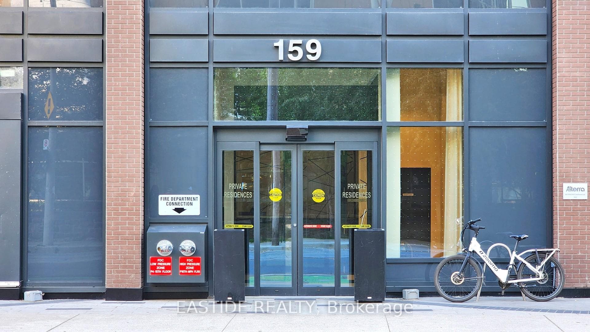 159 Wellesley Street Unit 1504 photo 2