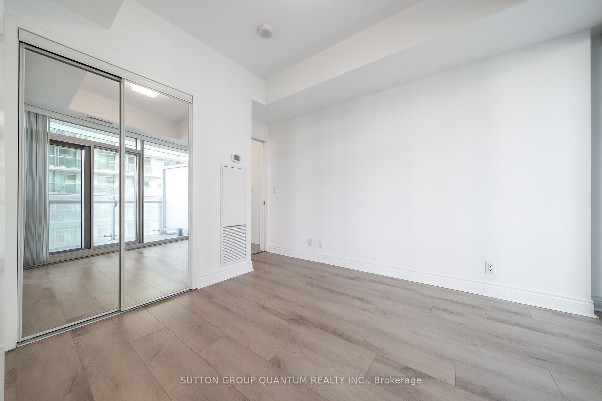 12 York Street Unit 1007 photo 9