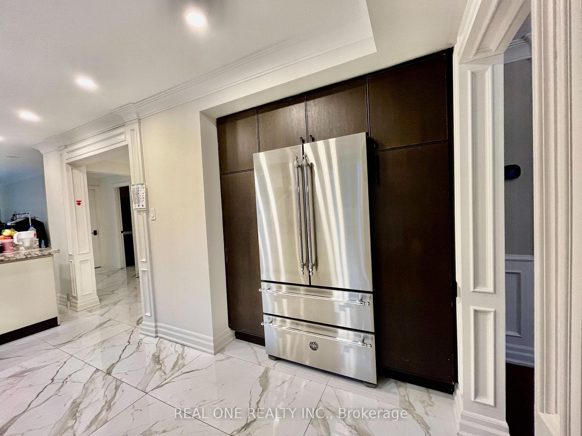 271 Lawson Street photo 5