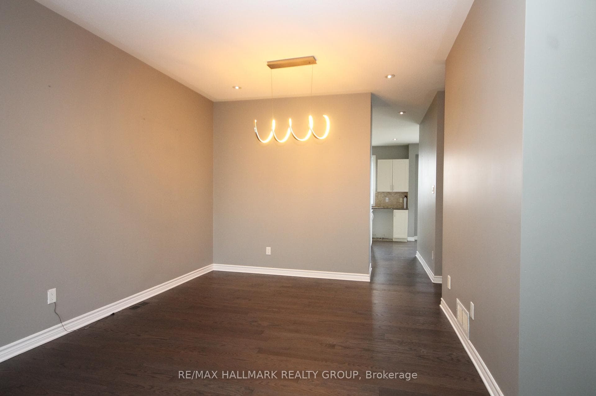 322 FAIRLAKES Way photo 5
