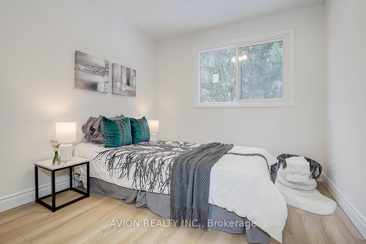 250 Sprucewood Court photo 16