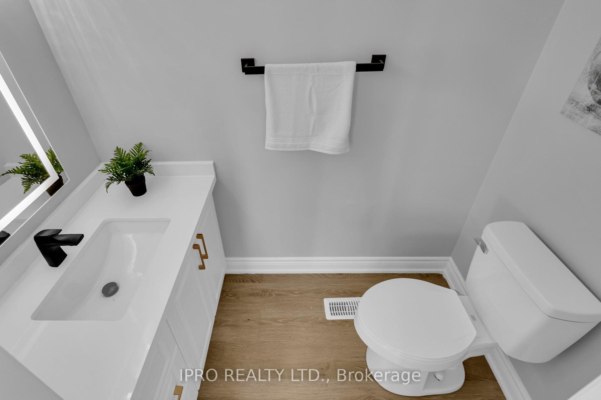 152 Erinbrook Drive photo 20