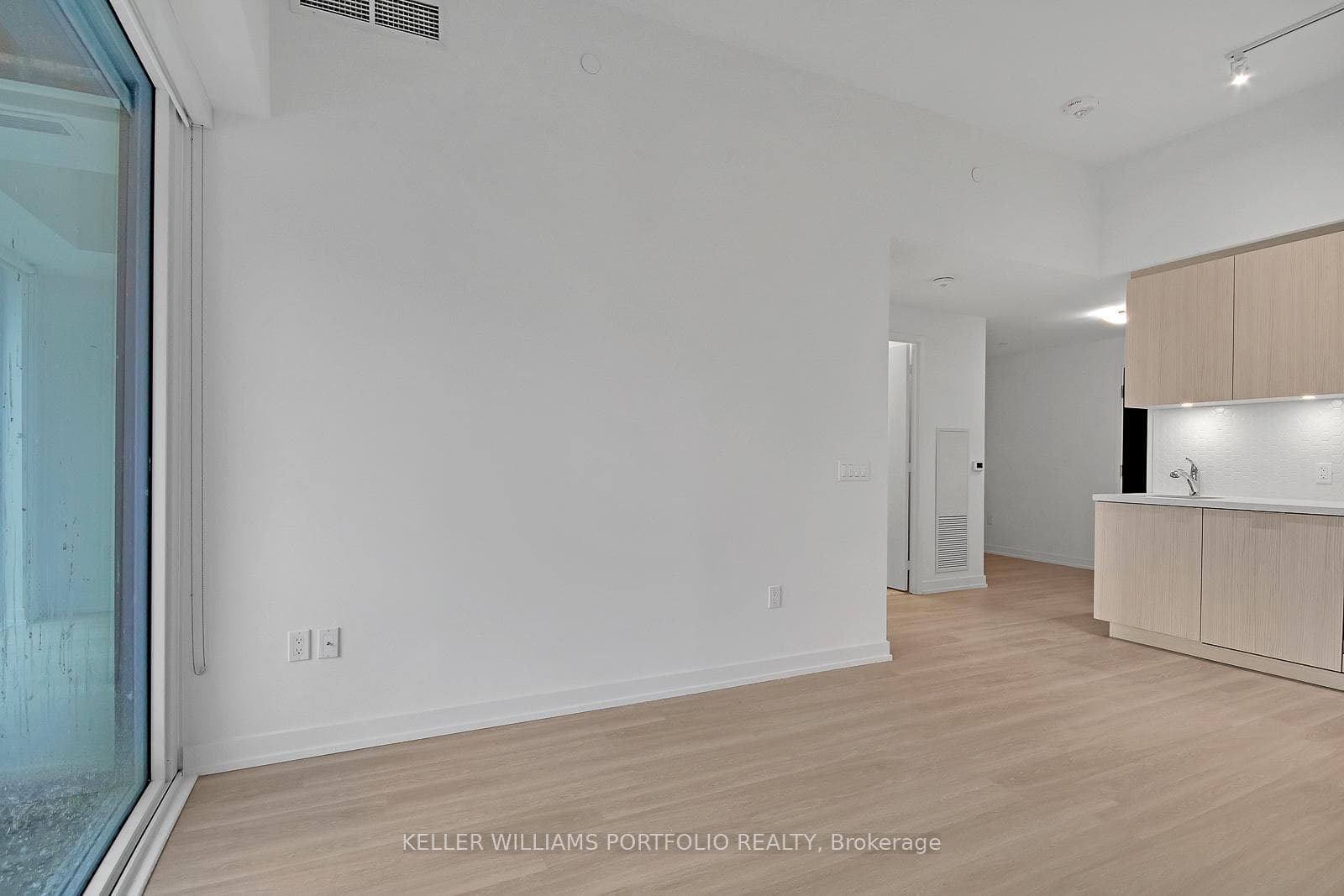 158 Front Street Unit 914 photo 11