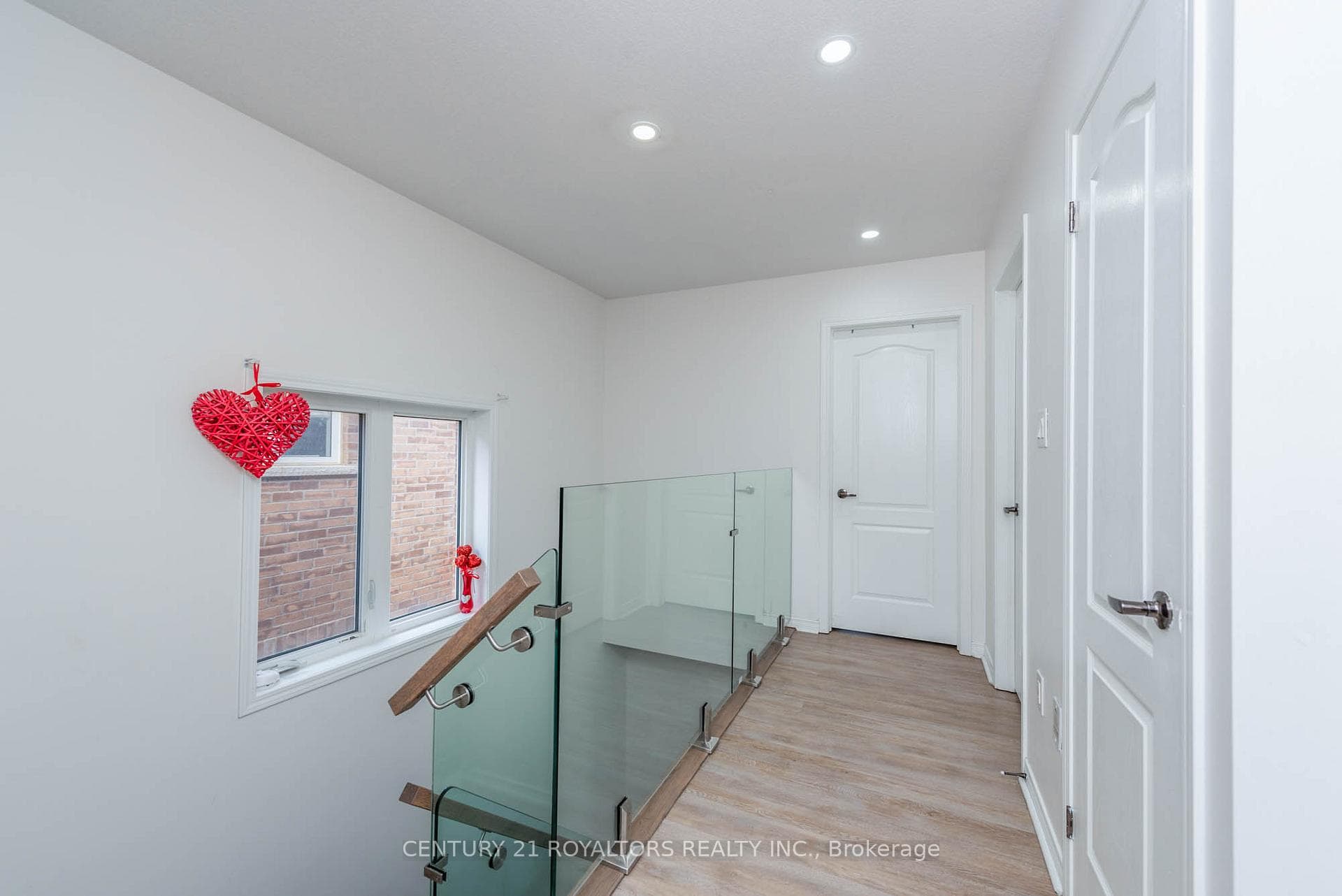420 Queen Mary Drive photo 17