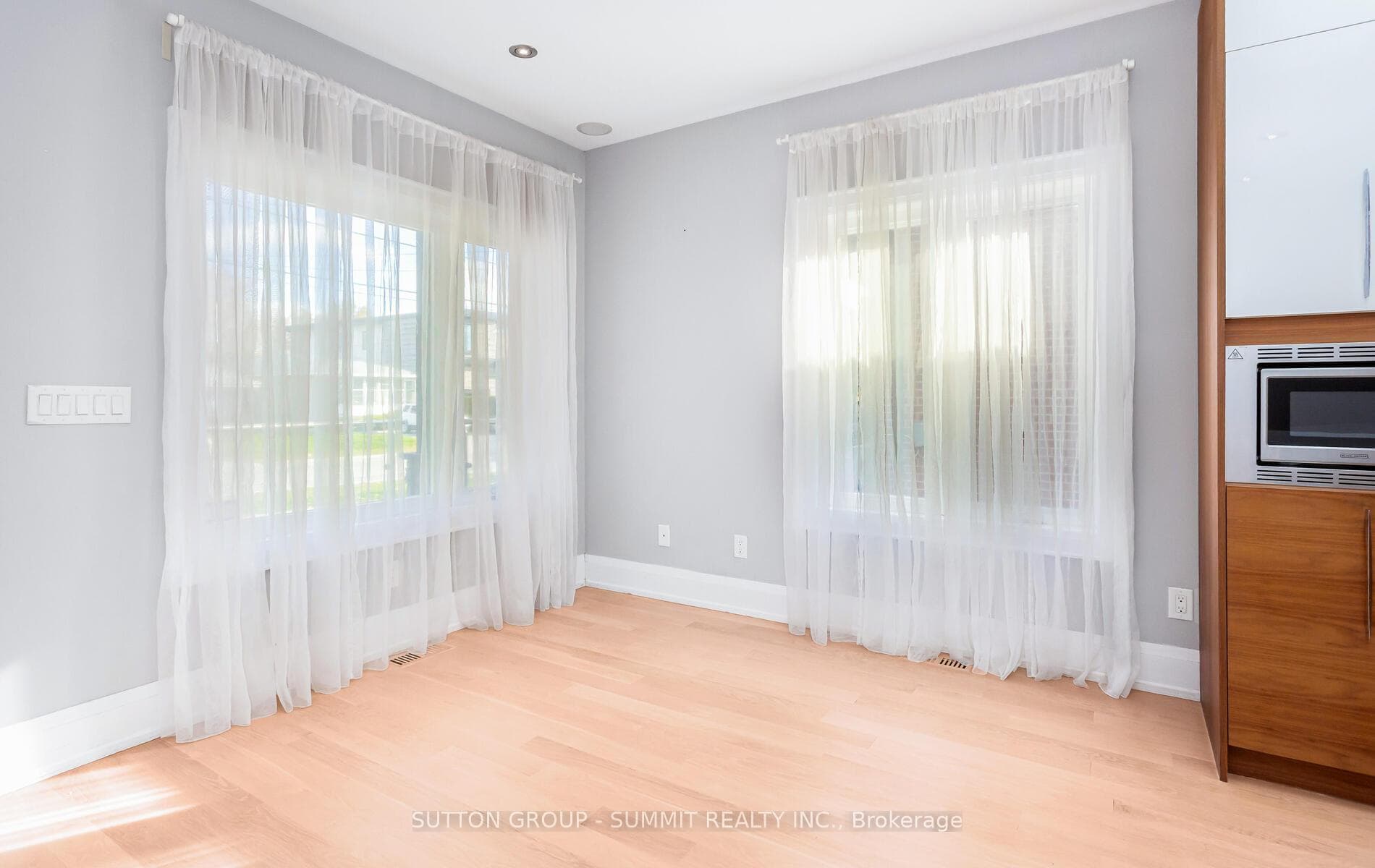 1050 Caven Street photo 7