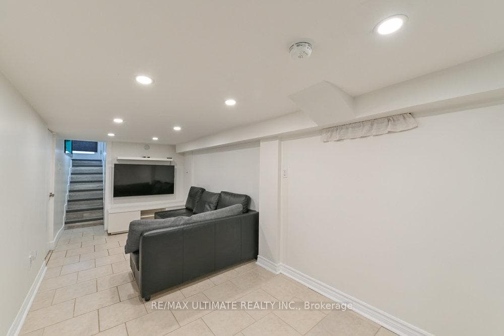 19 Cayuga Avenue photo 20