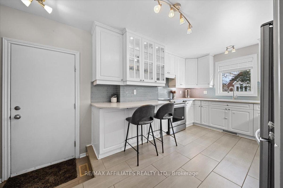 88 Royal Oak Court photo 13