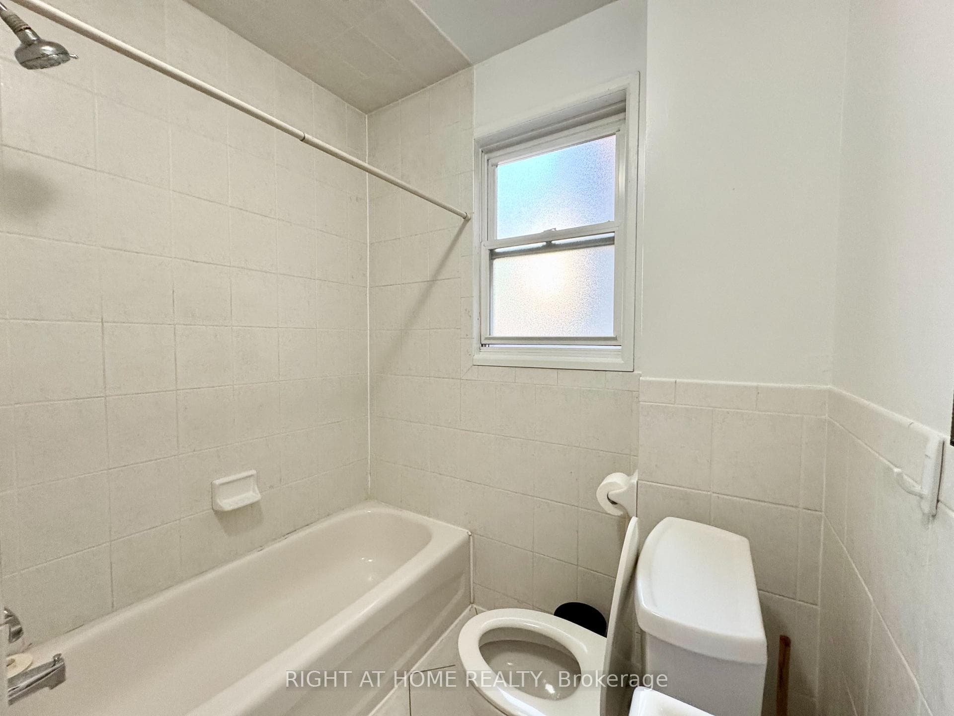 1198 Avenue Road Unit Main Apartment photo 27