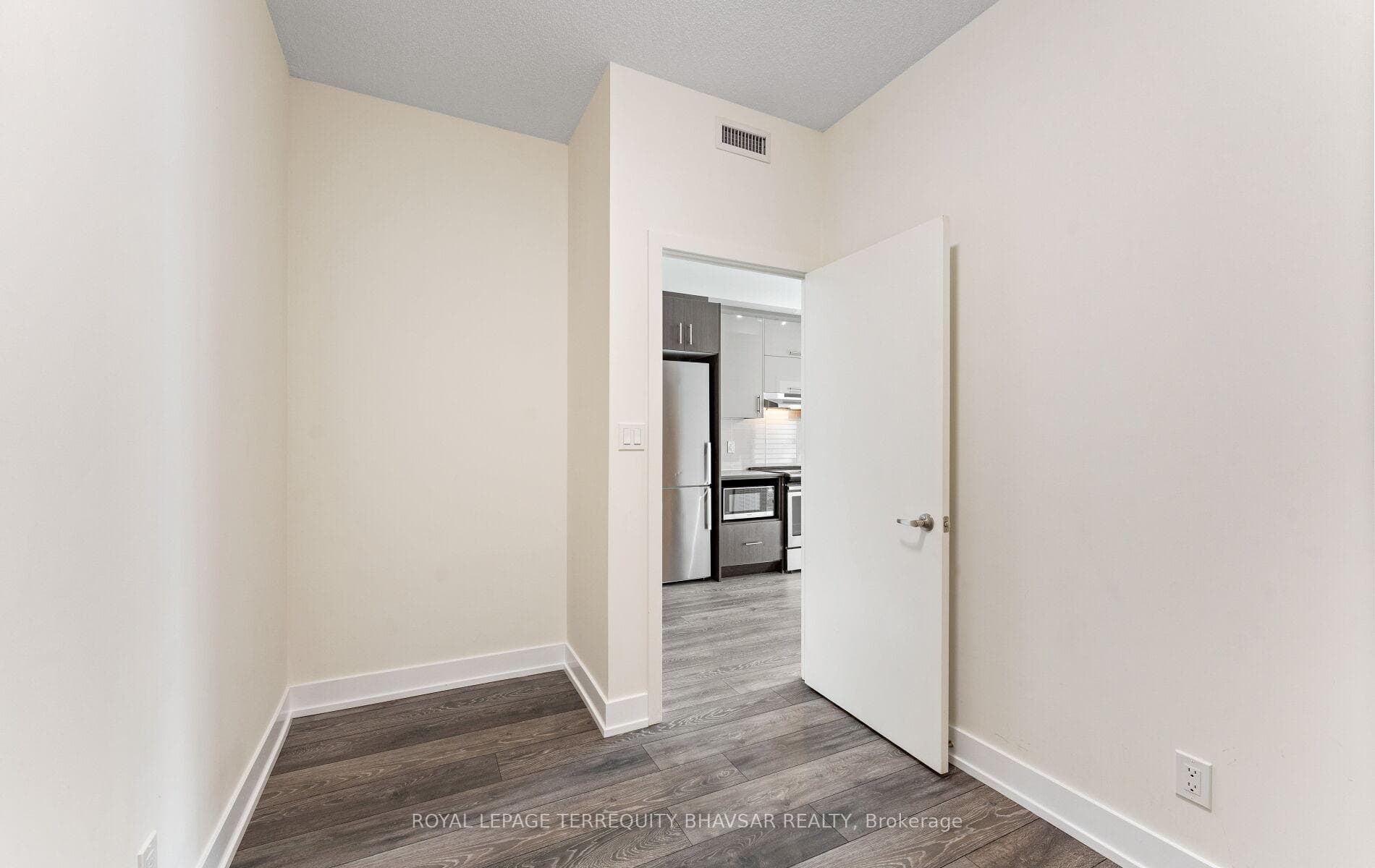 180 Fairview Mall Drive Unit 713 photo 27