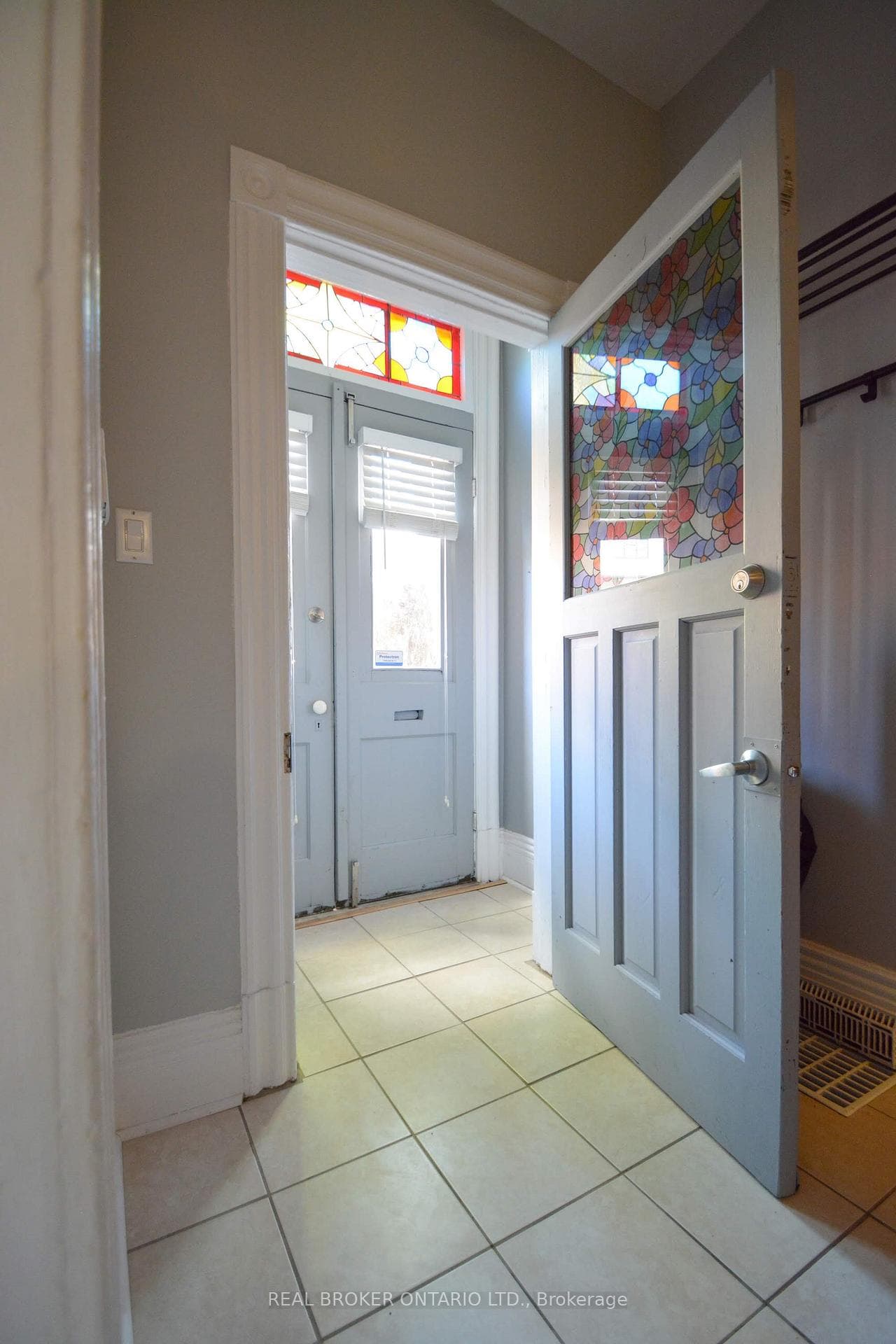 132 Grant Avenue photo 3