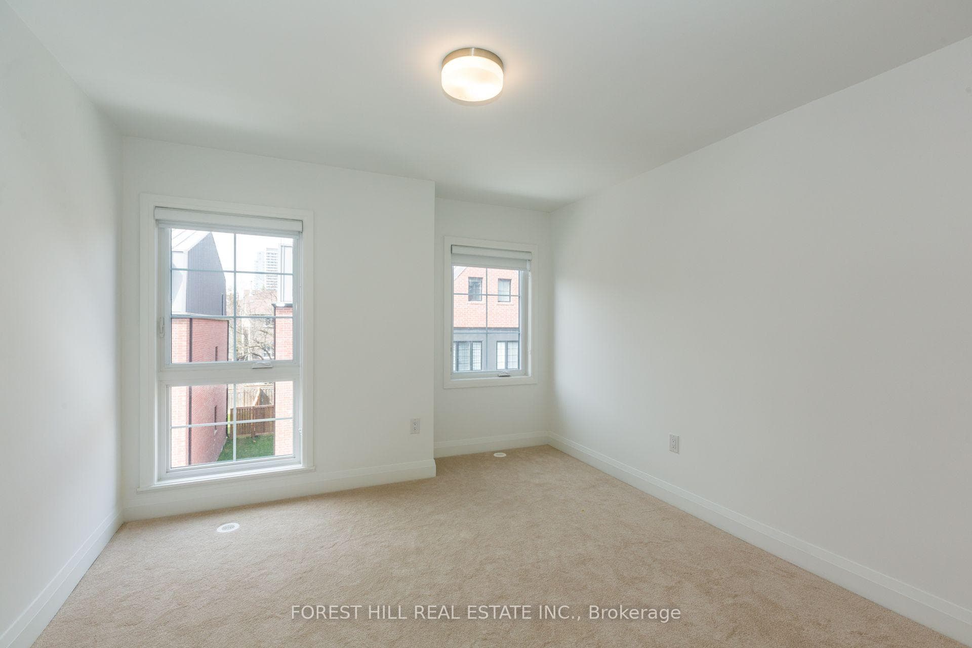 138 Alton Crescent photo 16
