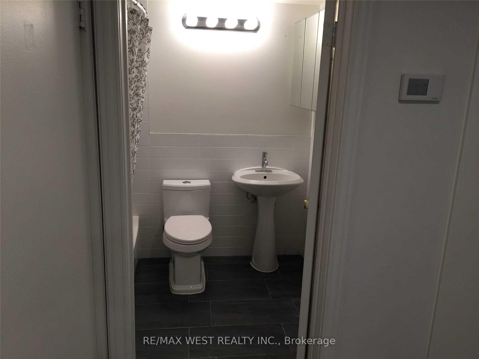 152 Dowling Avenue Unit 4 photo 4