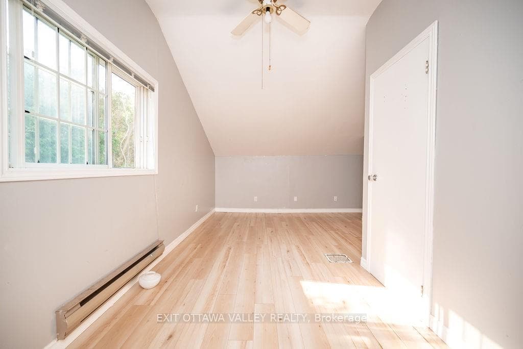 30 ALDER Crescent photo 12