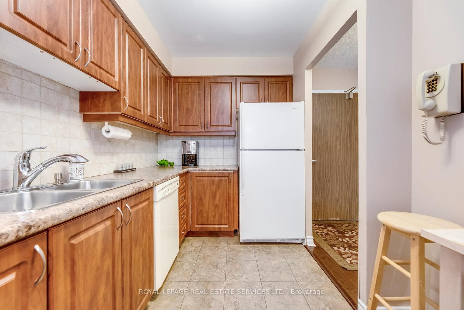 1110 Walden Circle Unit 304 photo 15