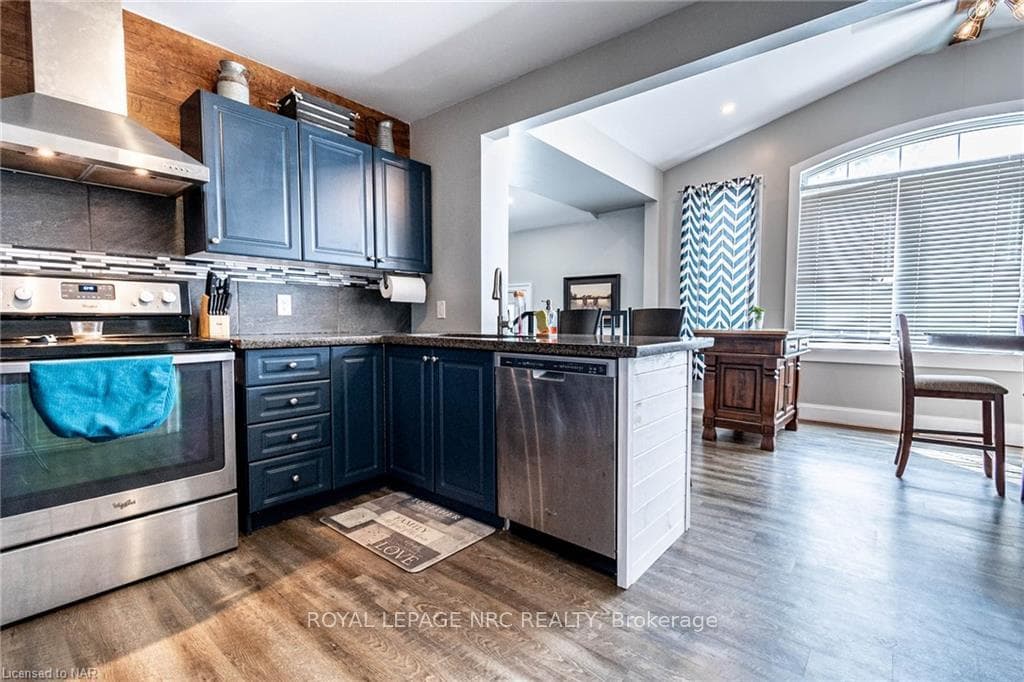 3269 YOUNG Avenue photo 17