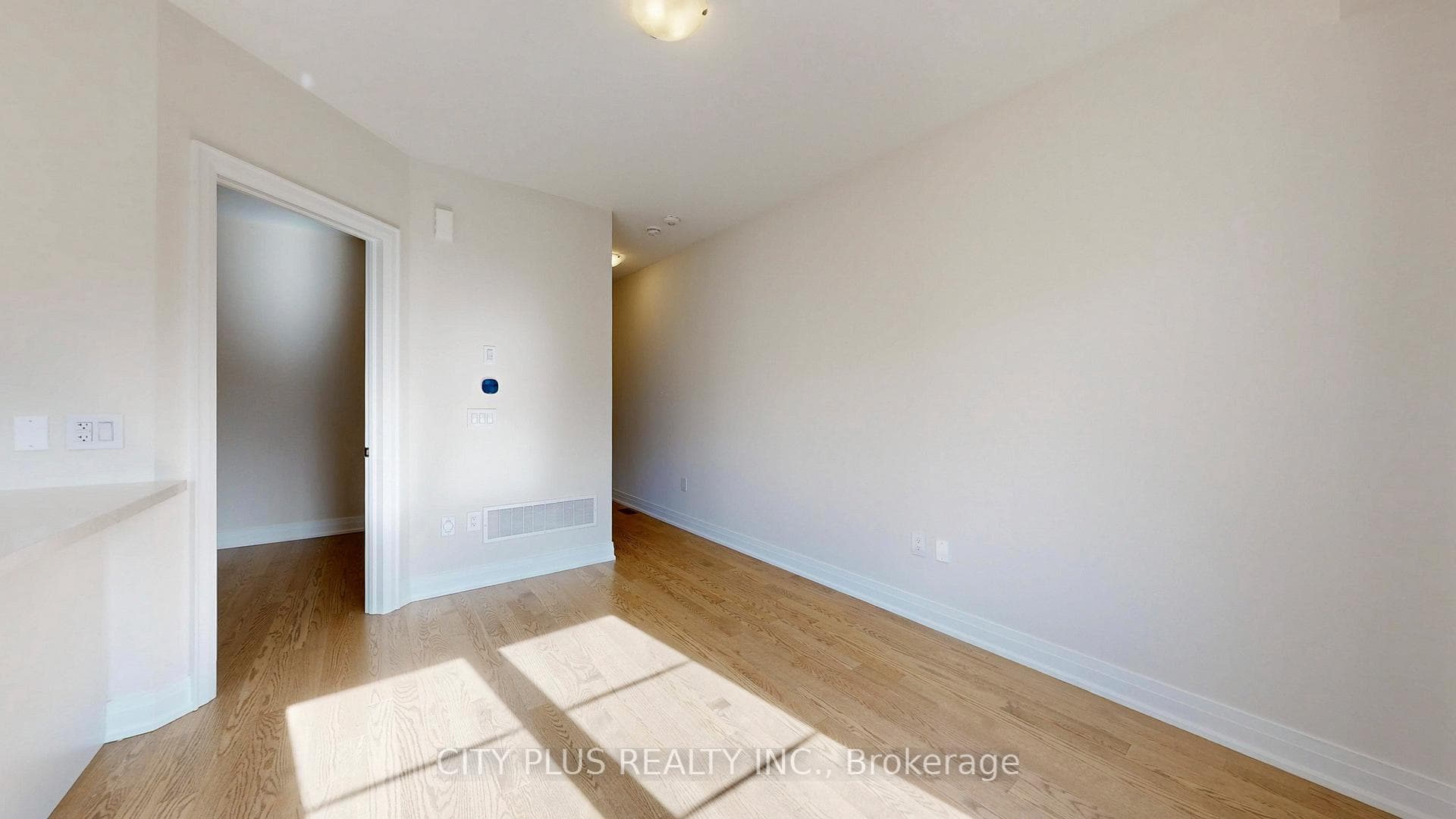 9400 Bayview Avenue Unit Coach House photo 11