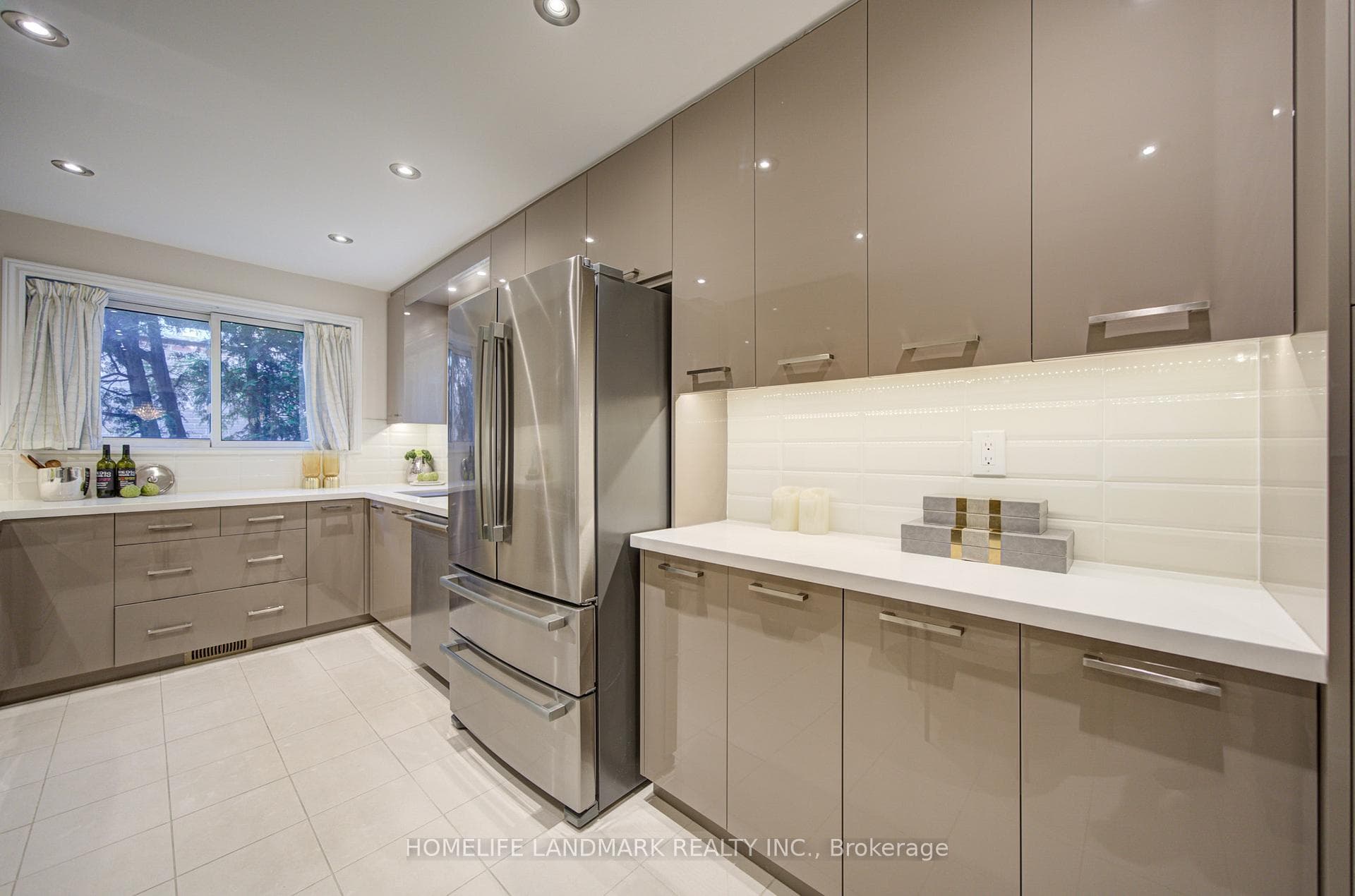 21 Colonnade Road photo 16