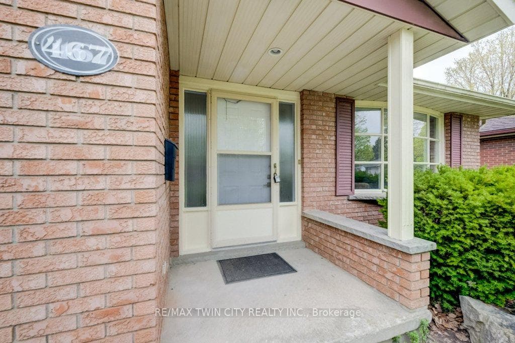 467 Redfox Road photo 3