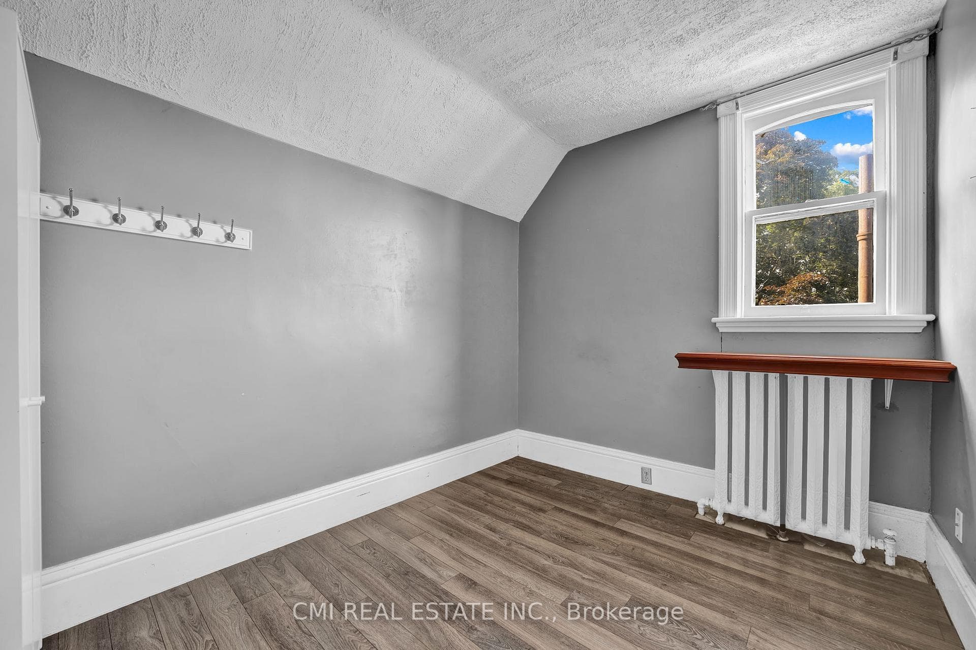 104 Grand River Avenue photo 15
