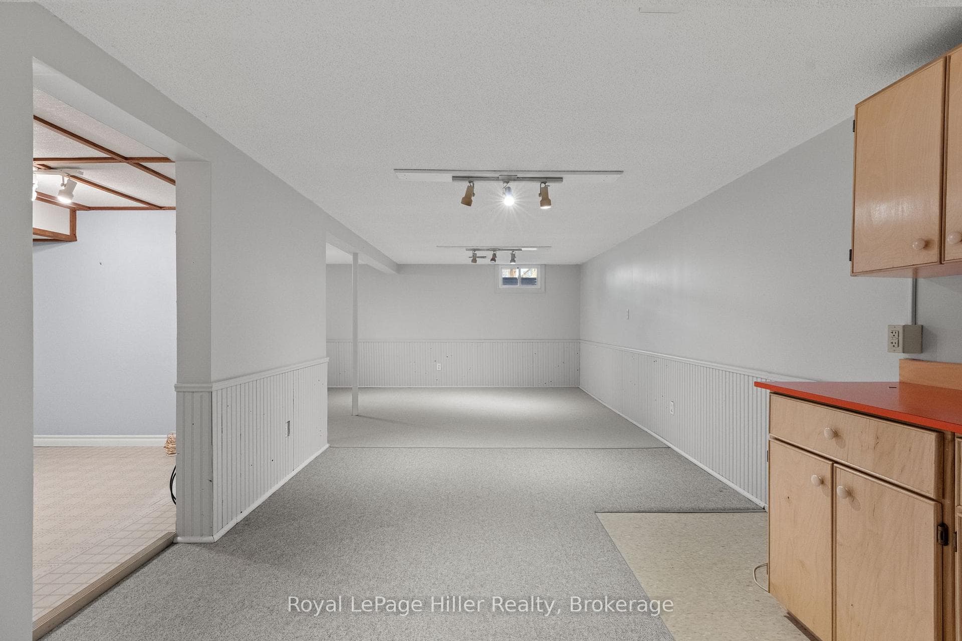 248 Redford Crescent photo 28