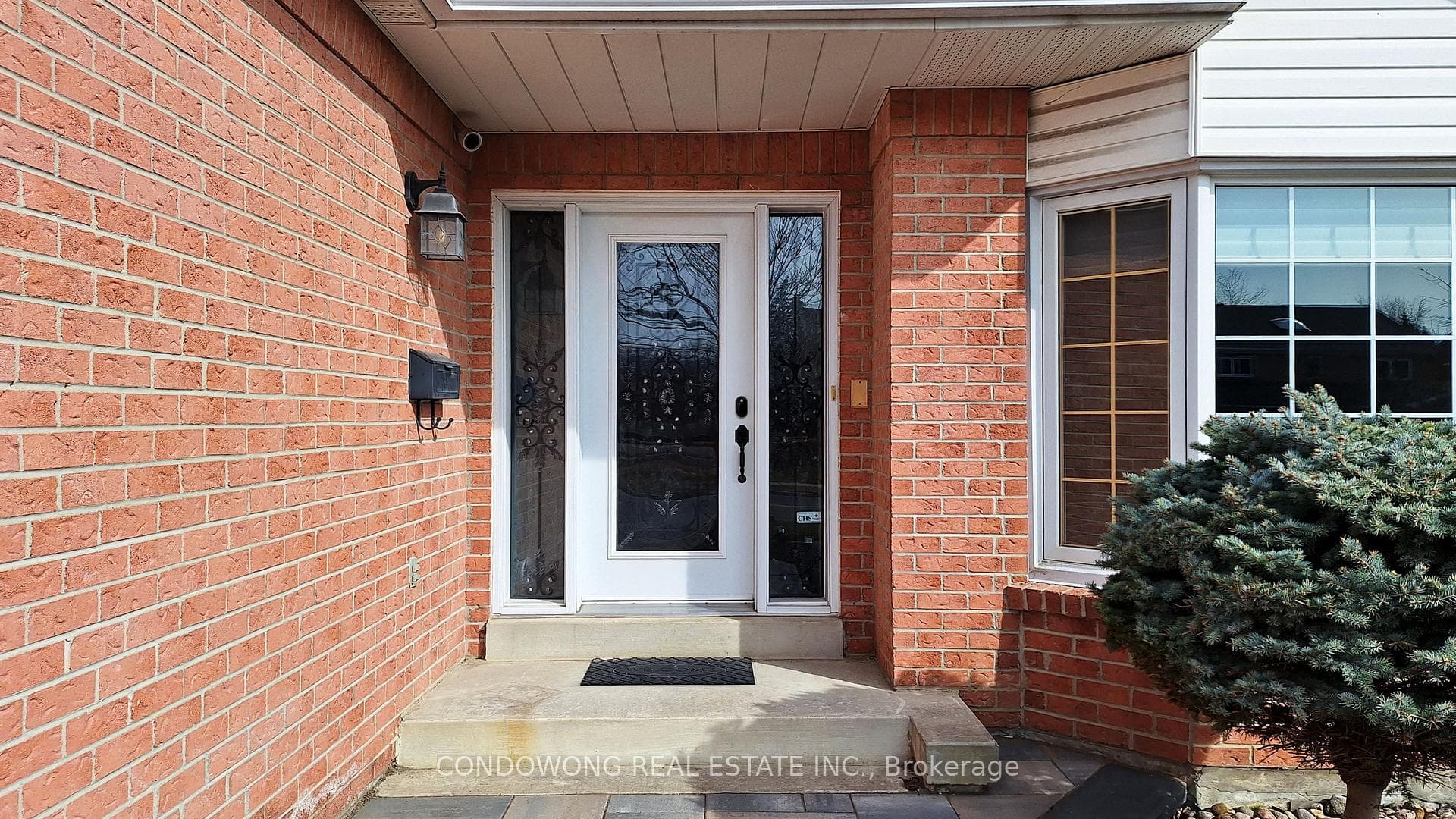 97 Longwater Chase photo 3