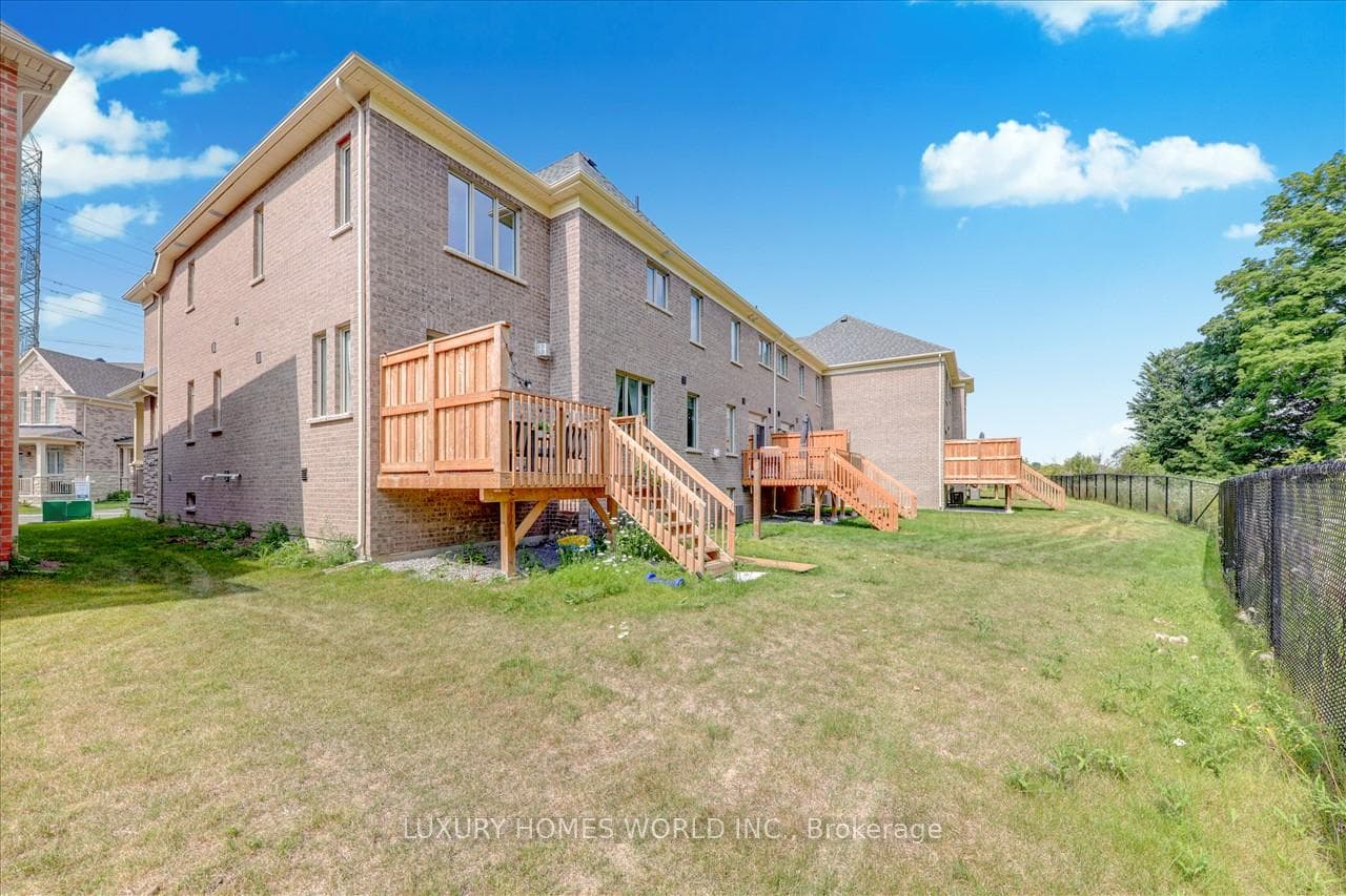 85 Hickling Lane photo 36