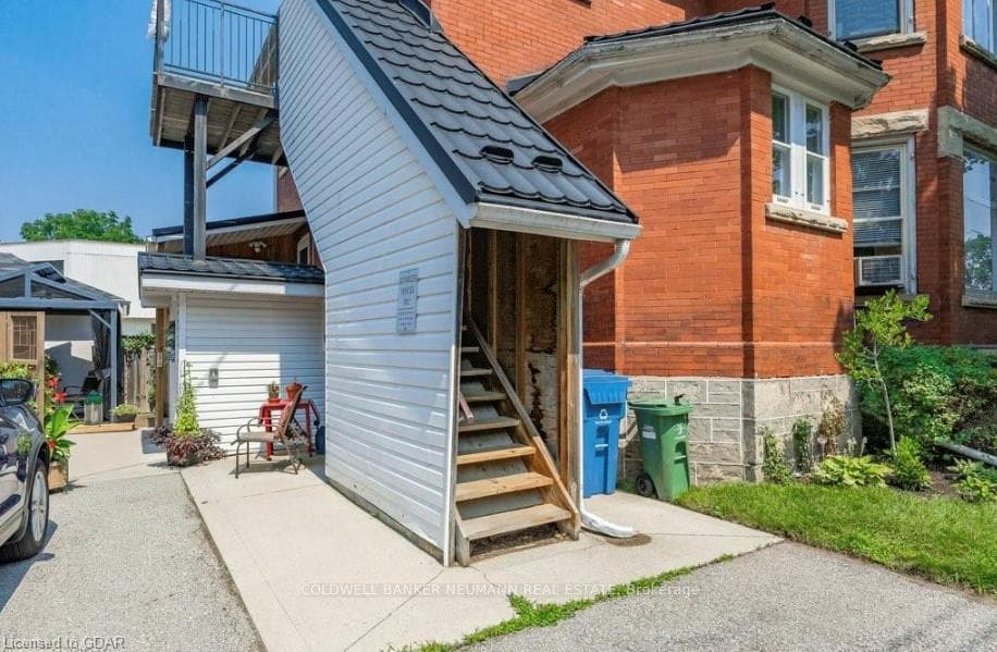 376 Woolwich Street Unit Upper photo 6