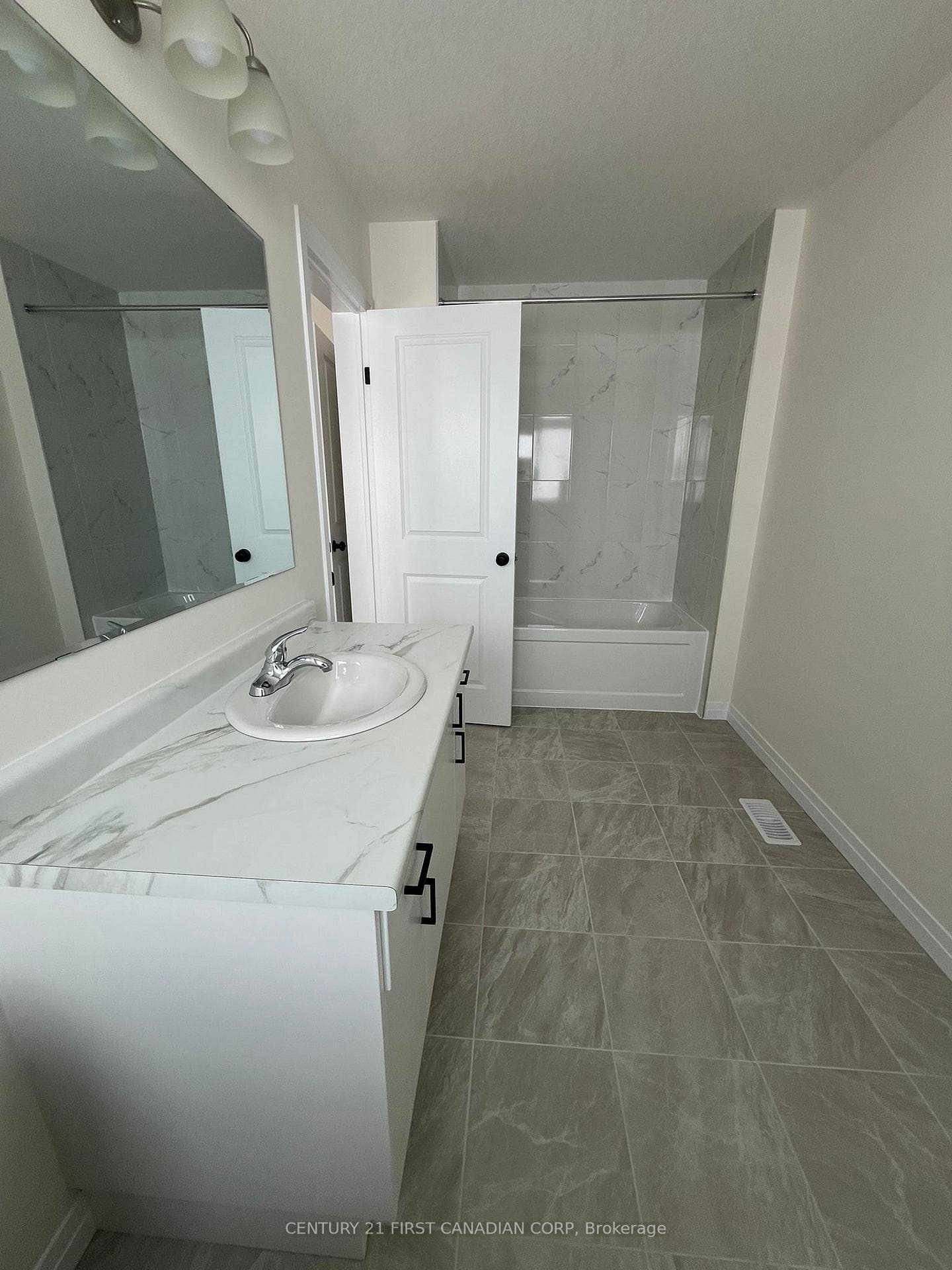 19 Becker Street photo 13