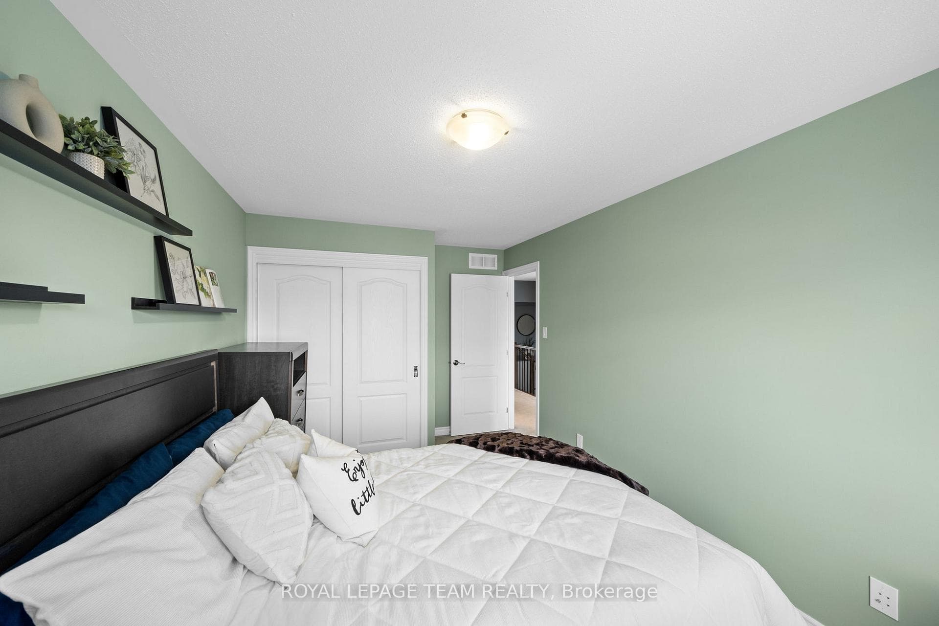 630 Moorpark Avenue photo 34