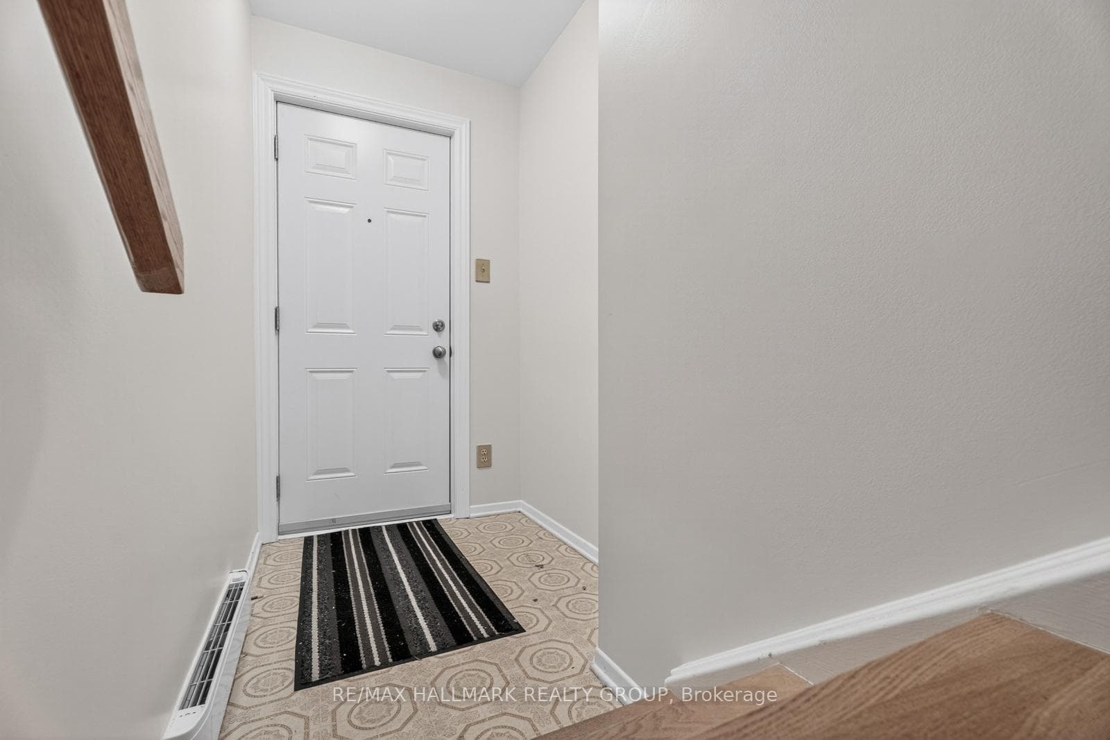 6746 Jeanne Darc Boulevard Unit B photo 7