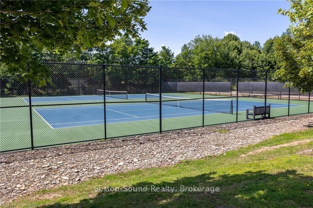 177 HAWTHORN Crescent photo 10