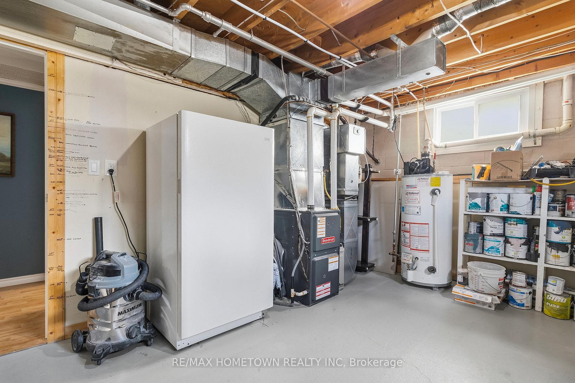 2038 Dundas Street photo 34