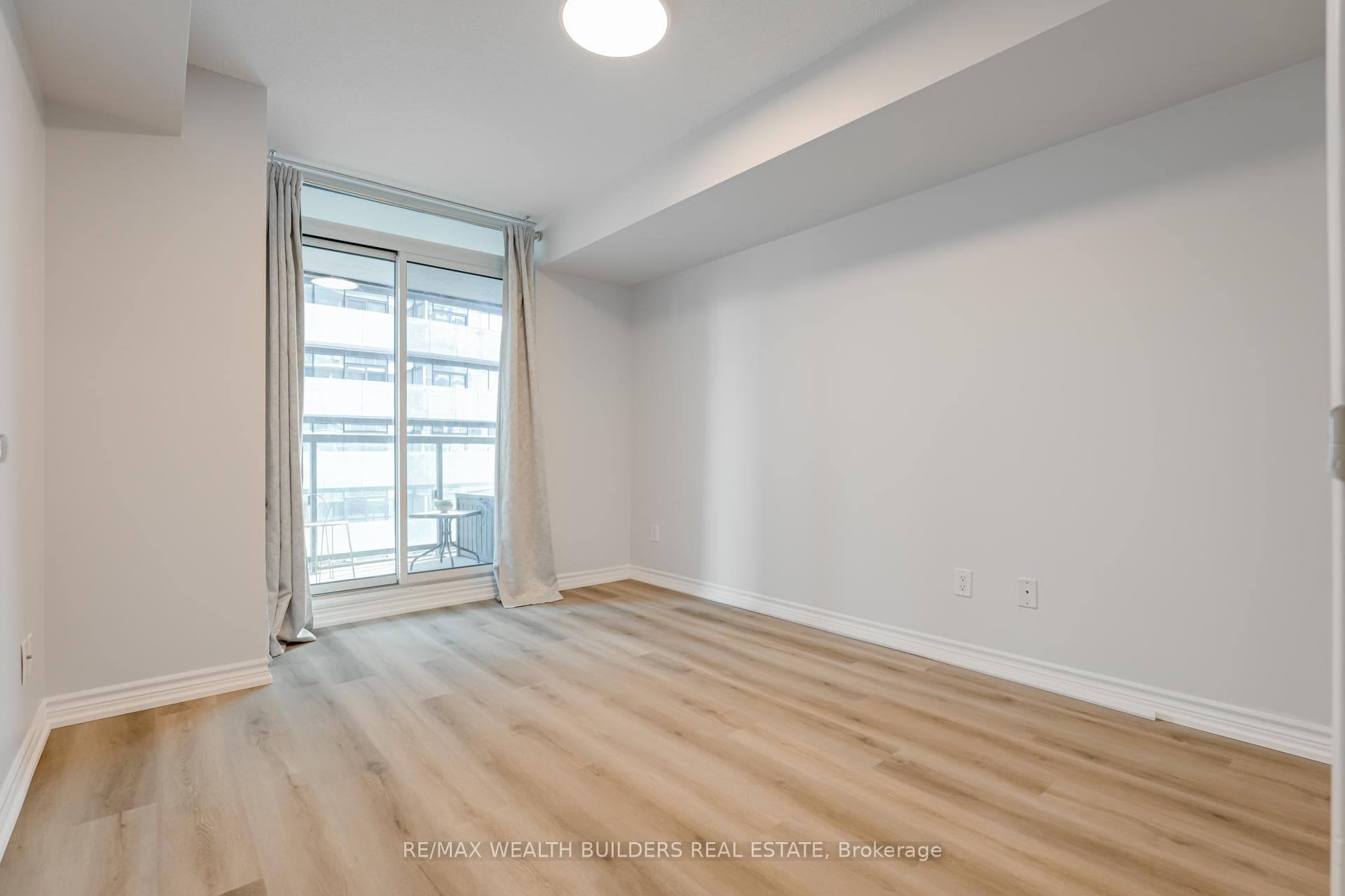 19 Grand Trunk Crescent Unit 1007 photo 14