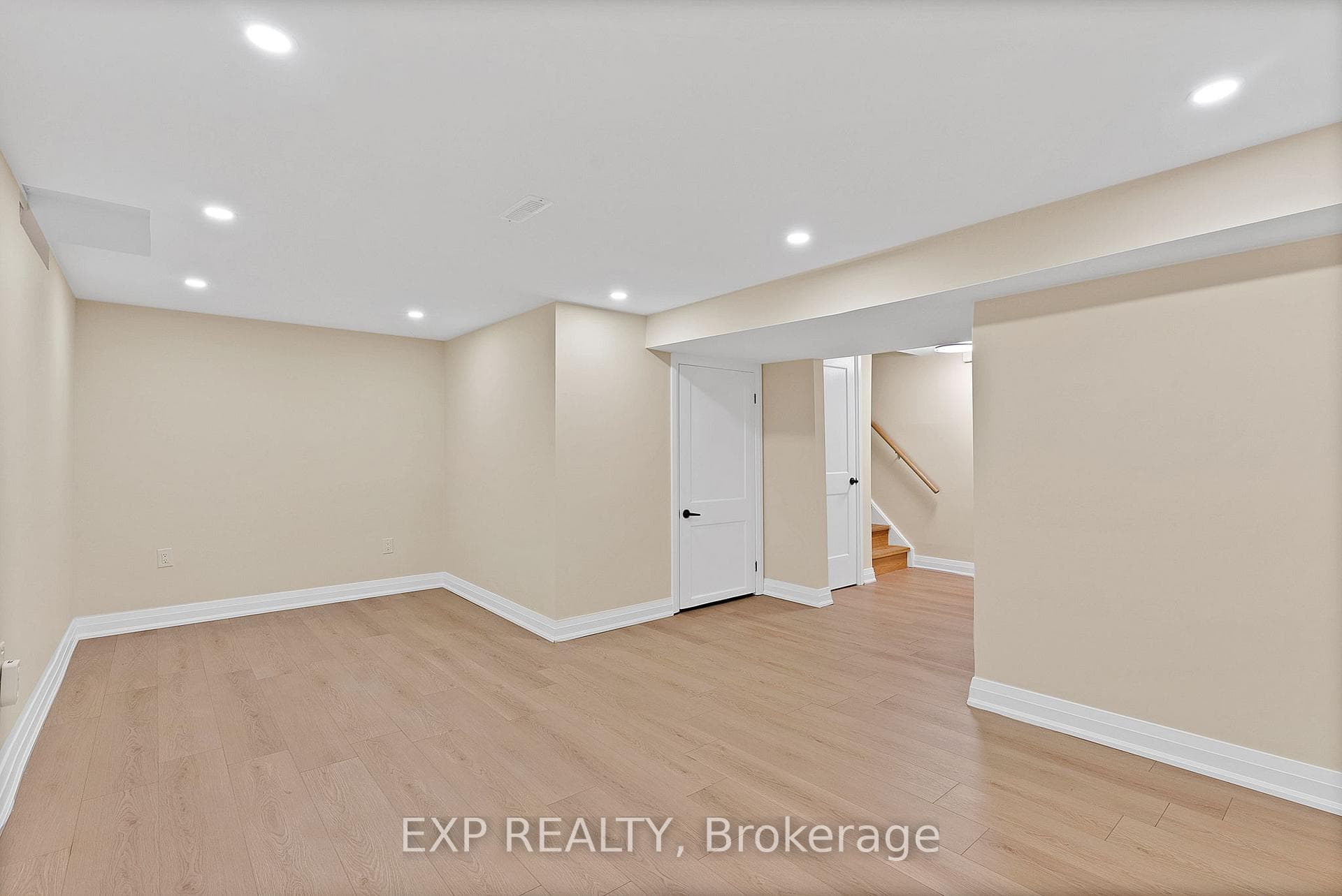 1037 Elizabeth Place photo 21