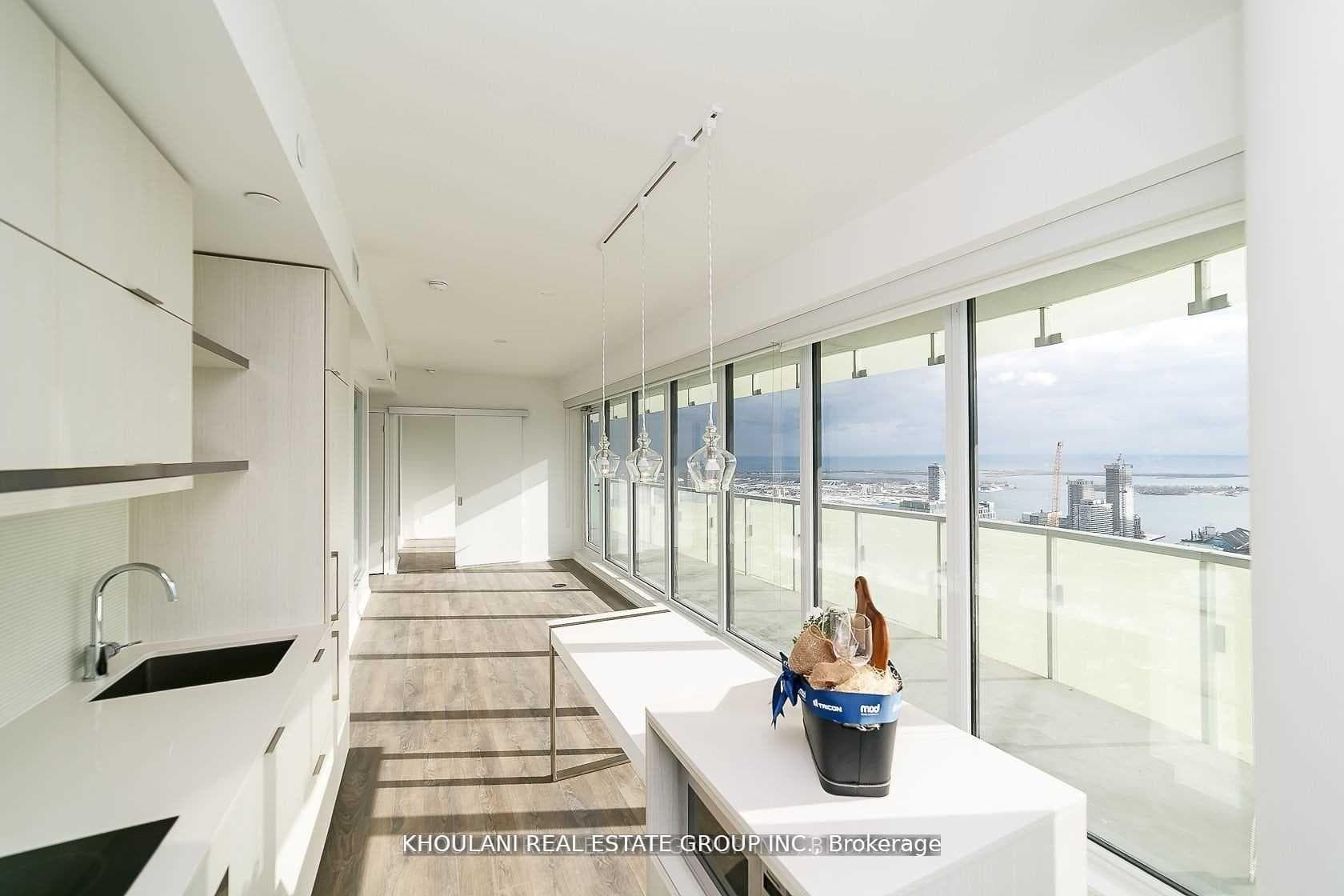 197 Yonge Street Unit 5309 photo 3