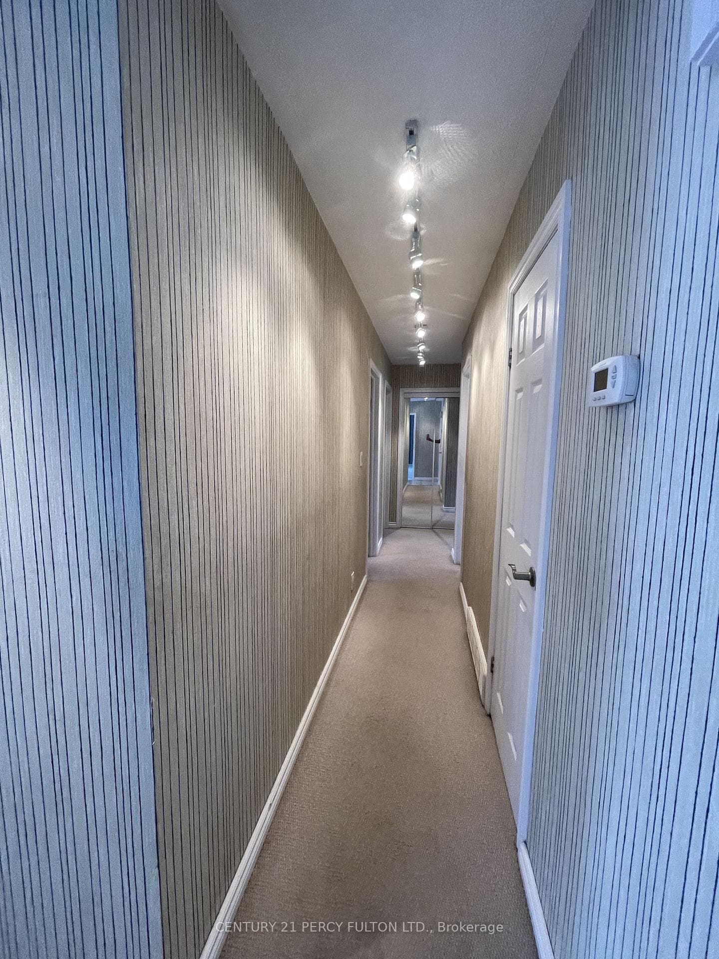 10208 Tenth Line photo 13