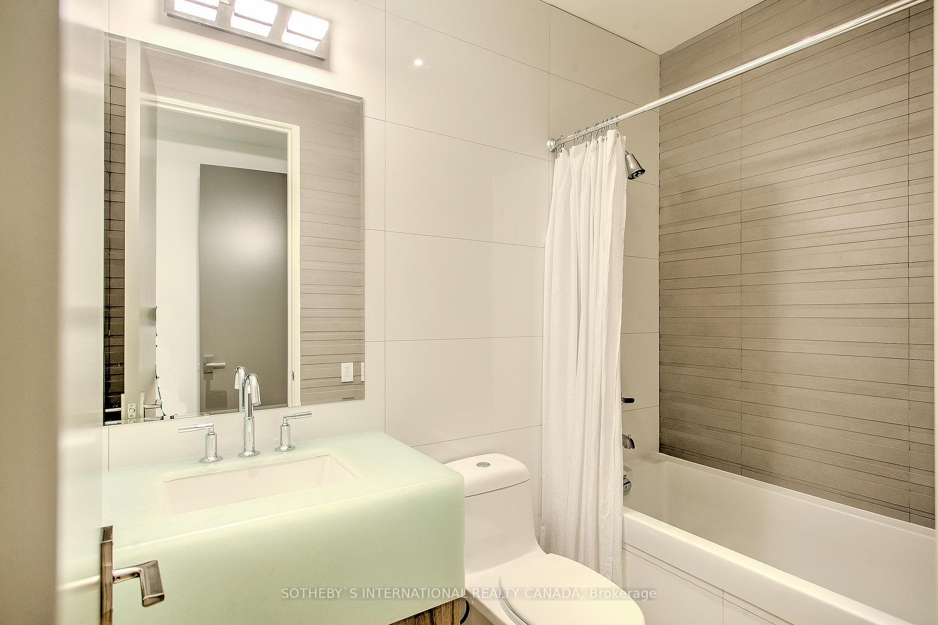 20 Blue Jays Way Unit 2101 photo 27