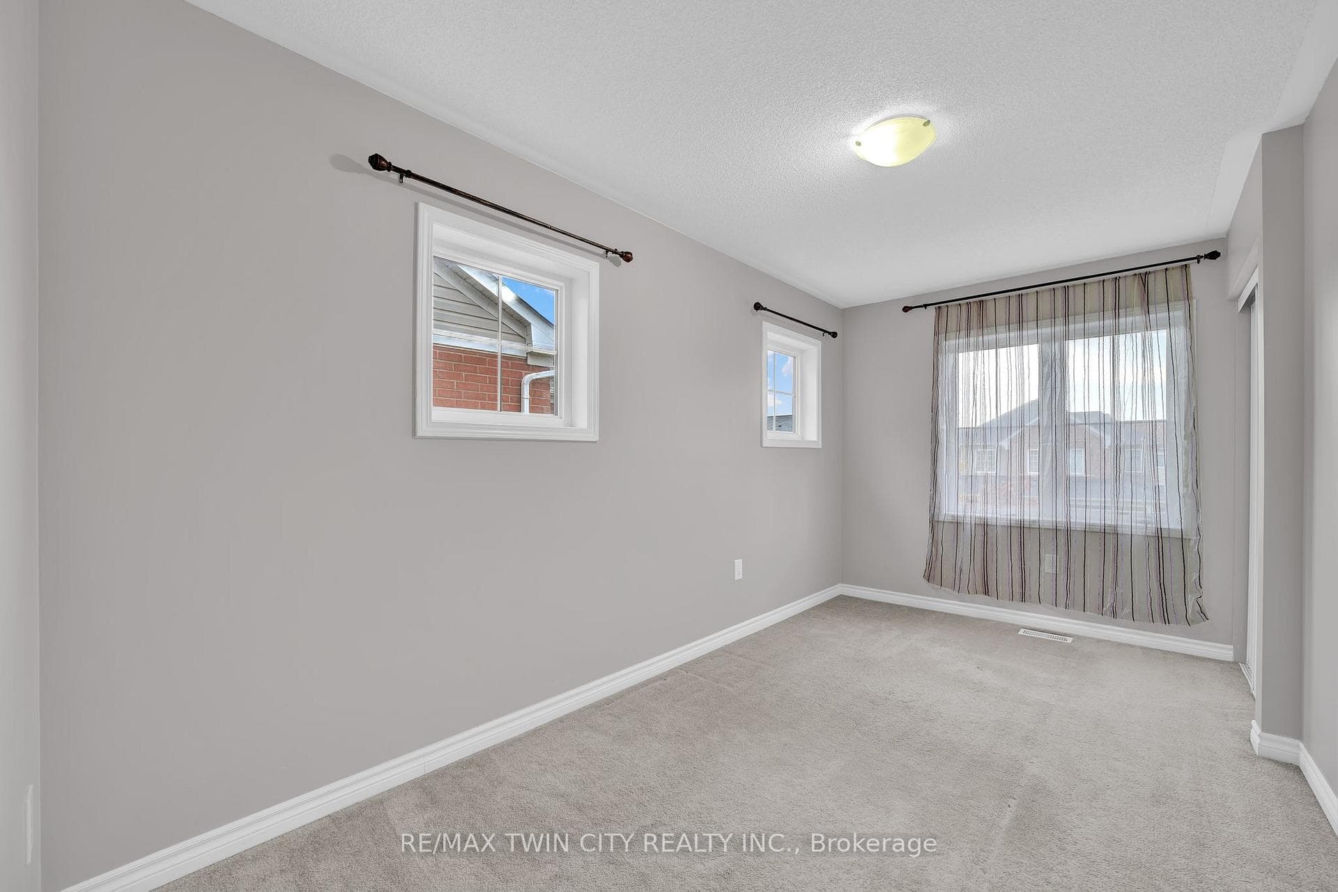 78 Enford Crescent photo 16