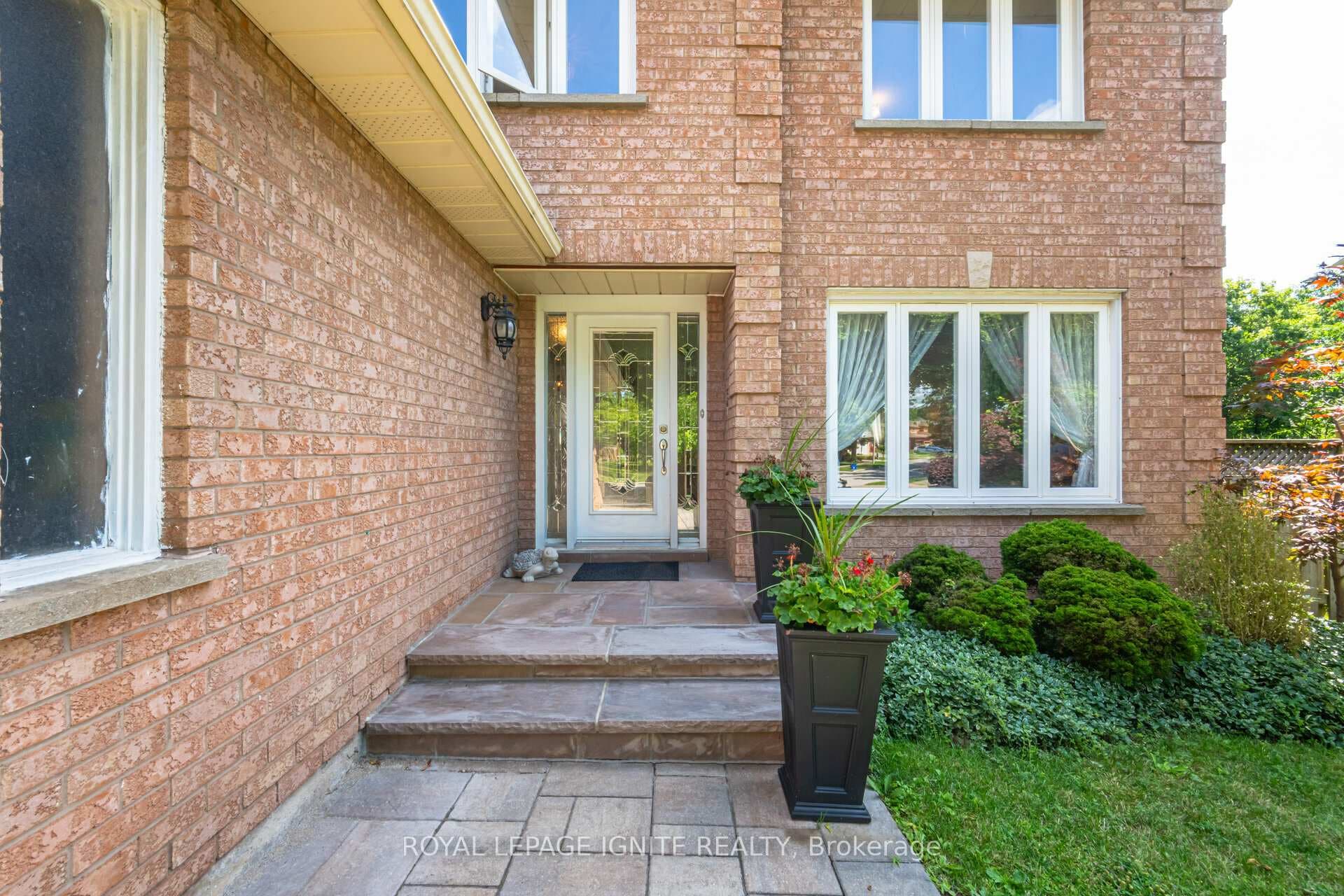 2664 Fonthill Drive photo 4