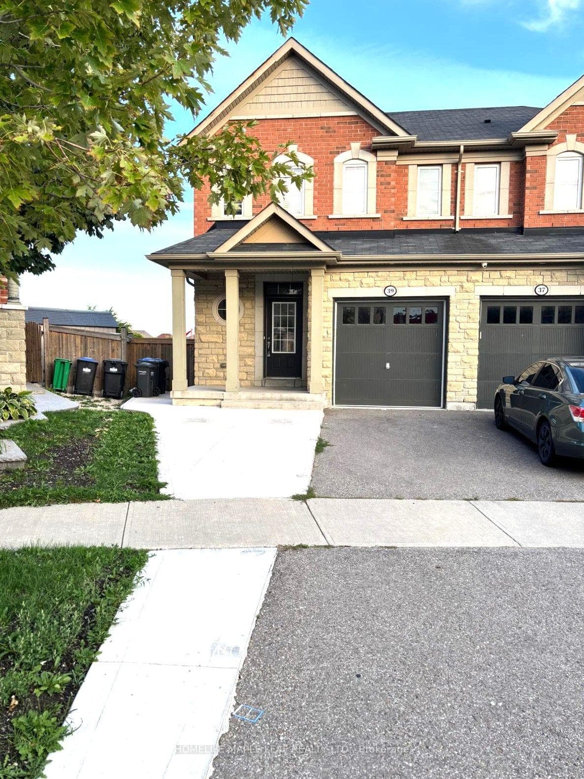 39 Sussexdale Drive photo 1