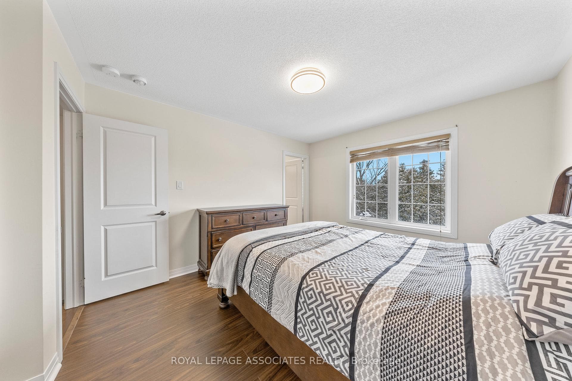 224 London Lane photo 20