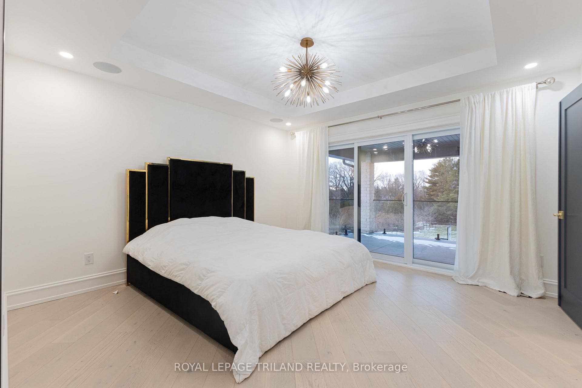 Spectacular master suite w/ private balcony