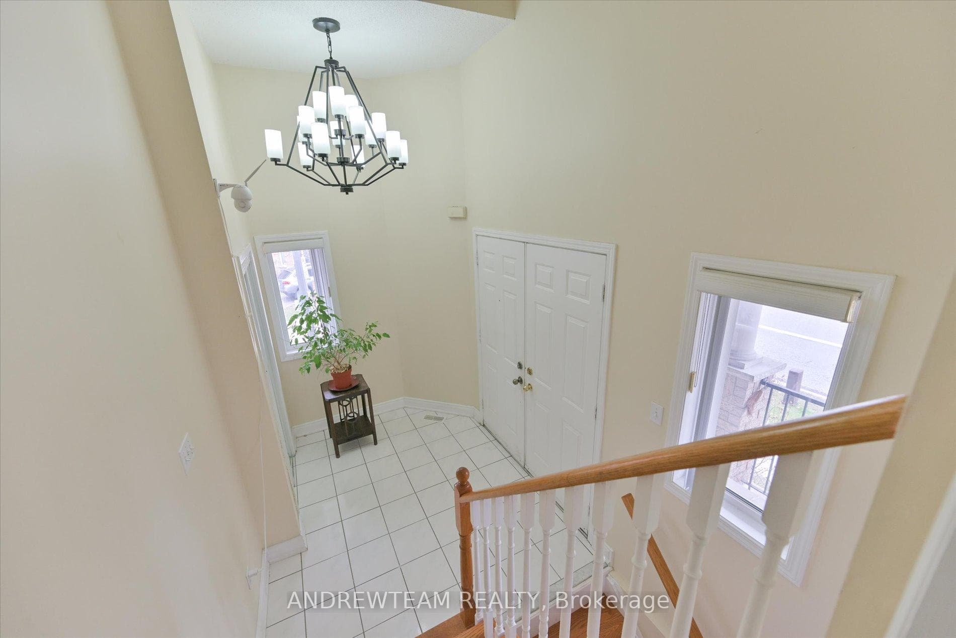 1075 Ellesmere Road Unit 1 photo 3