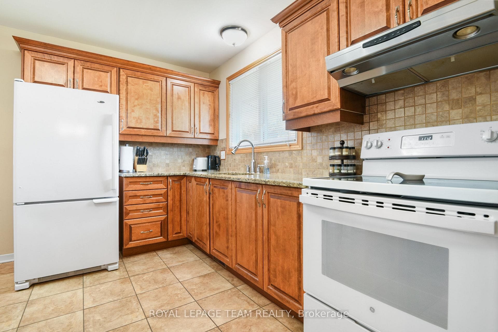 1451 Charlebois Avenue photo 9