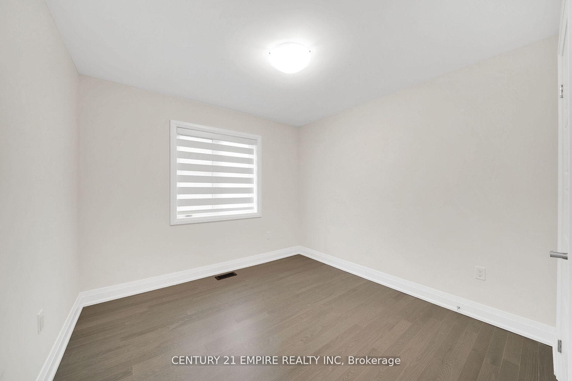 210 Ferragine Crescent photo 26