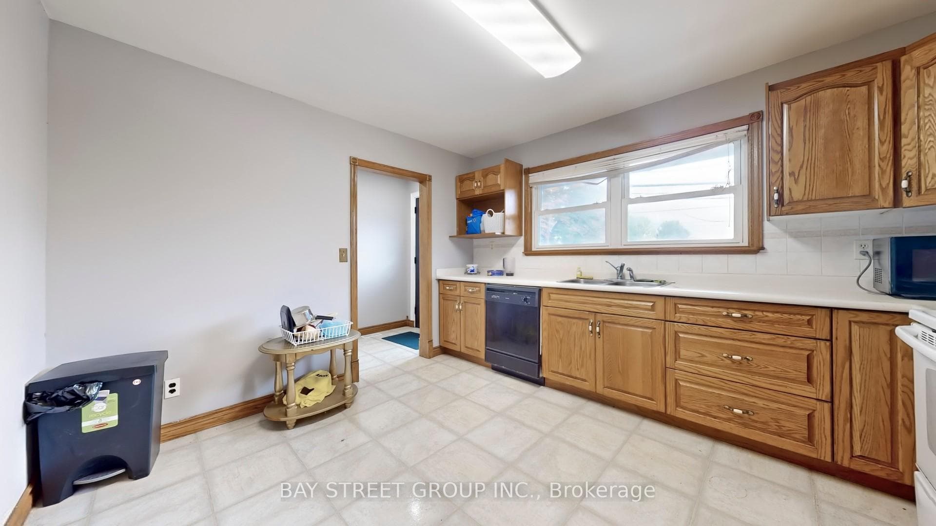 1500 Simcoe Street photo 8