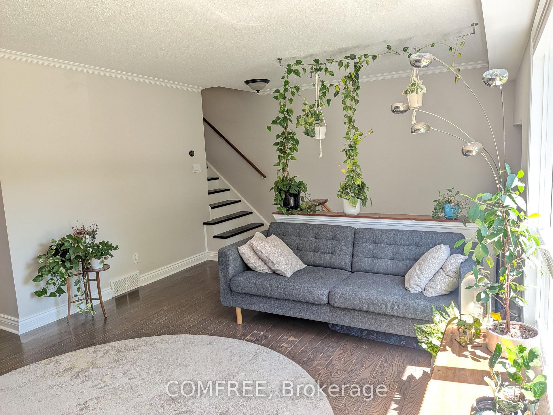 8B Forester Crescent photo 4