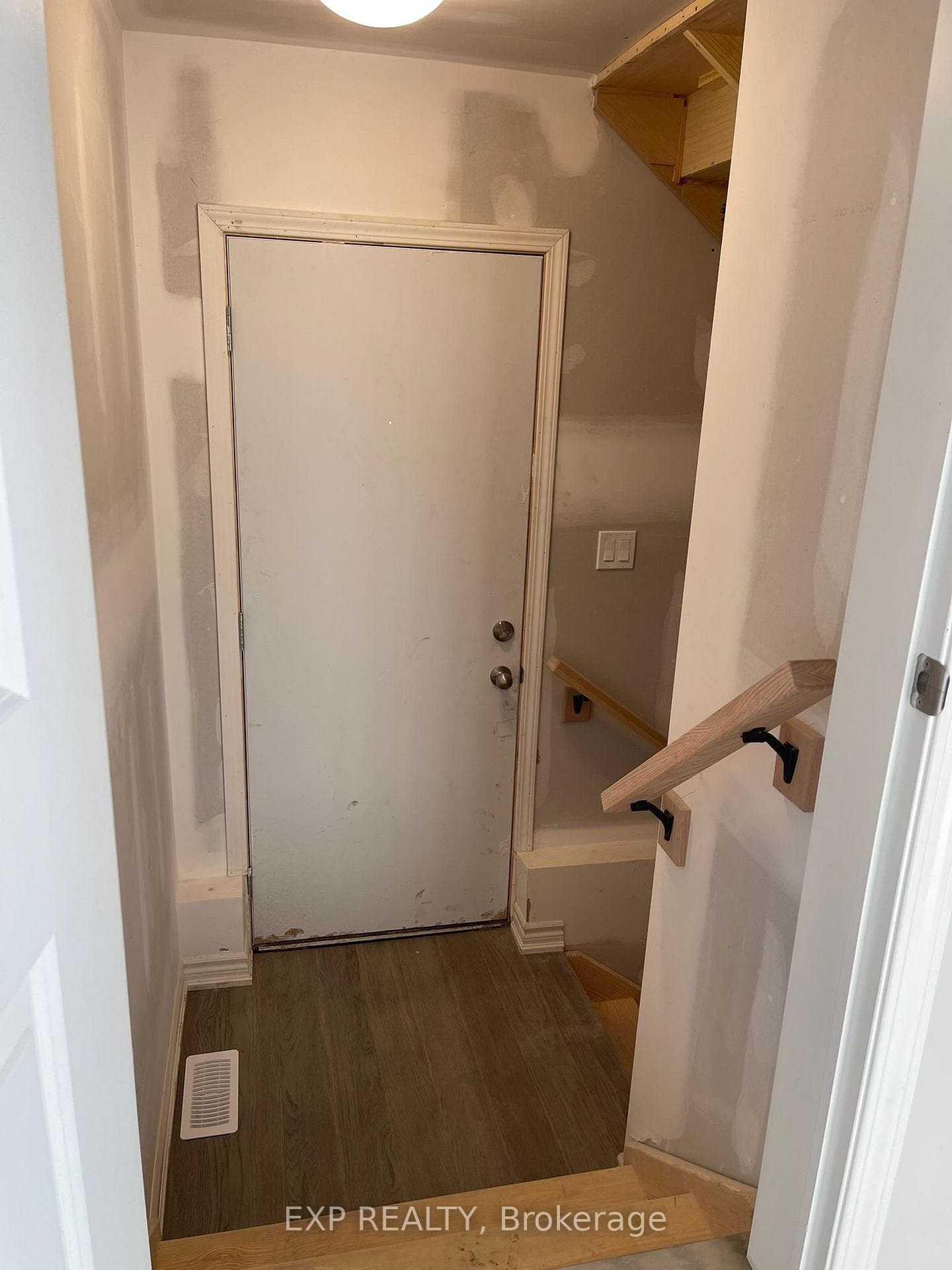 212 Pilkington Street photo 9